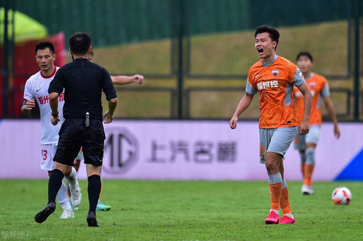 YY体育-意大利杯清晨再迎强敌,夏洛特黄蜂刷新队史纪录,主帅态度——球迷炸锅,临场指挥获称赞(海伦芬主场迎击特温特)