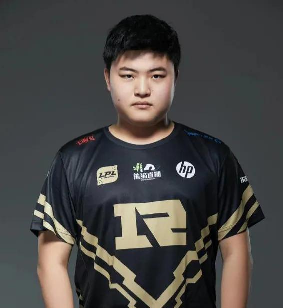 YY体育-Uzi迎来七赛季高光表现，RNG球迷沸腾！的简单介绍